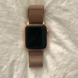 Apple Watch 4 - gold aluminum w/ Milanese loop